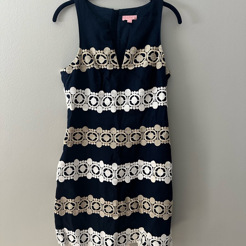 Lilly Pulitzer Blue and White Sleeveless V-Neck Sheath Mini Dress